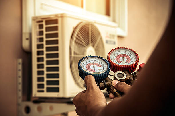 Professional Hvac Installation technician working in Pleasanton, TX